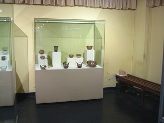 One more showcase with ceramics of Wari
                            culture
