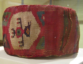 Band einer M�tze der Wari-Kultur 02, Detail
                      01
