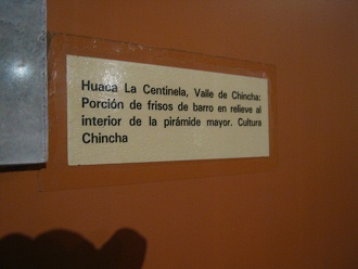 Text: Sanctuary "Centinel"
                              ("Huaca La Centinela"): The
                              photo shows a part of the friezes of the
                              inner of the pyramid, clay work, Chincha
                              culture.