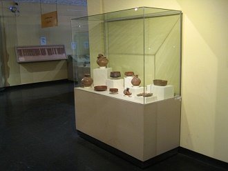 Vitrine with ceramics of Chincha
                            culture