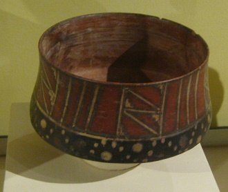 Ceramic bowl of Chincha culture with
                            graphic designs