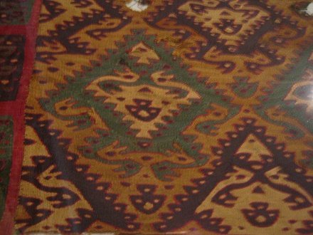 Fabric 2 of Chincha culture,
                                    detail 02 with more birds