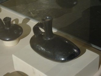 Little, black ceramic bottle of Inca
                          culture