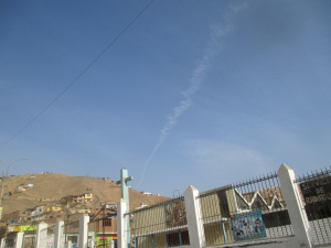 Un pedo de la OTAN: una estela
                                    qu�mica del 18 de mayo 2016 en el
                                    cielo en Comas en Lima, 18 de mayo
                                    2016, foto 2