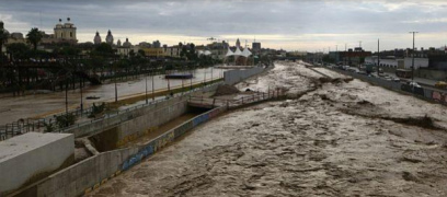 Lima, el Parque de la
                        Muralla es inundado por el r�o Rimac