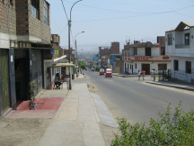Calle del mercado a la avenida Tupac
                          Amar�, rampa de acera