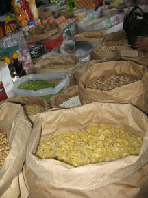 Marktstand mit Getreide
                    u.a. 02