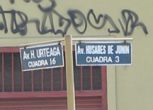 Strassenschilder Avenida Husares de Jun�n
                          - Avenida Urteaga