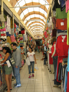Avenida Urtuaga,Kleidergalerie