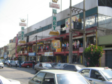 Avenida Urtuaga, Kleidergalerie
                          "Rey" ("K�nig")