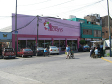 Avenida Urteaga: Rosa Einkaufszentrum f�r
                          Frauenkleider