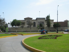 Jesus Maria: Grosses Haus (span.
                          "cason") am Caceres-Platz