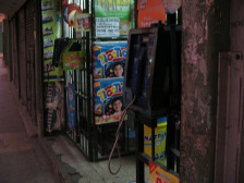 Jesus Maria, Avenida Urteaga,
                          eingegitterte Telefonapparate