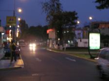 Jesus Maria: Avenida Cuba am Abend
                          (leider verwackelt)
