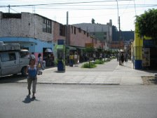 Avenida Urtuaga, entrada del
mercado, zona peatonal Avenida Urtuaga, entrada del mercado, zona
peatonal