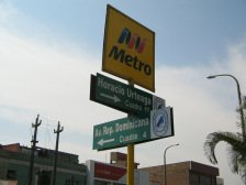 Seńales de
tráfico avenida Hurtuaga - avenida Republica
Dominicana Seńales de tráfico avenida Hurtuaga -
avenida Republica Dominicana
