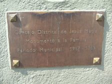Parque central de Jesús María, monumento
de familia con figurilla, placa conmemorativa Parque central de Jesús María, monumento de
familia con figurilla, placa conmemorativa