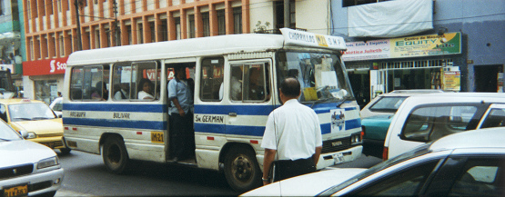 Avenida Republica Dominicana, Bus IM21
                        "Grieche" von Chorrillos nach San
                        Mart�n de Porres (SMP)