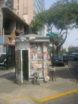 Kreuzung Porta / 28 de Julio,
                        Zeitungsstand
