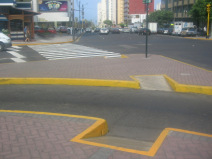 Miraflores, Avenida Schell,
                          Trottoirrampen