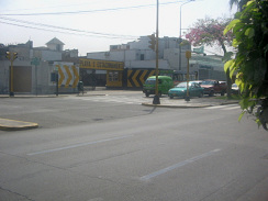 Miraflores, Avenida Palma,
                          "playa" f�r Autos