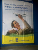 Miraflores, Avenida Palma, ein Bankenplakat
                        verspricht die "Freiheit"