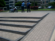 Miraflores, Park der Verliebten:
                          Treppenaufgang mit Rampe