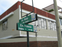 Strassenschilder der Kreuzung Callejon Roma
                        - Callejon Francia