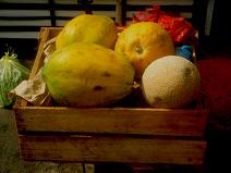 Frutas en la caja, papaya y mel�n