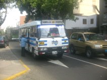 28 de Julio, bus azul-blanco-azul de la
                        l�nea SM18 ("Greco") de Chorrillos a
                        Carabayllo 02