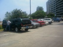 Miraflores, Malec�n Cisneros: Aparcamiento
                        con carros de lujo