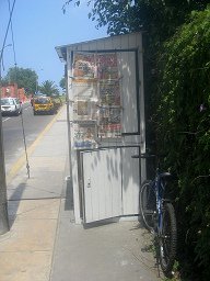 Miraflores, Malec�n 28 de Julio, puesto de
                      prensa