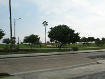Miraflores, Malec�n Cisneros con parque