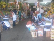Surquillo, Avenida Paseo de la Republica,
                          Markthalleneingang