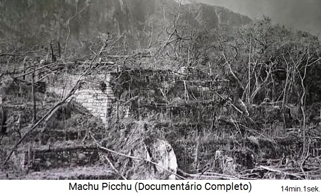 Bingham en Machu Picchu en 1912: zona
                      cubierta con terraza y con un edificio