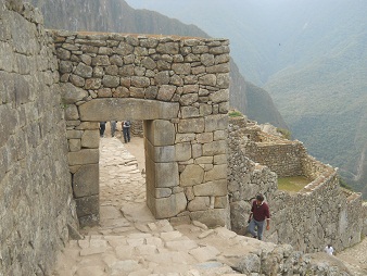 Machu Picchu: Puerta del Sol
principal, vista del exterior Machu Picchu: Puerta del Sol principal, vista
del exterior