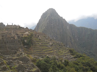 Machu Picchu: vista del templo del sol a los
                    miradores 03