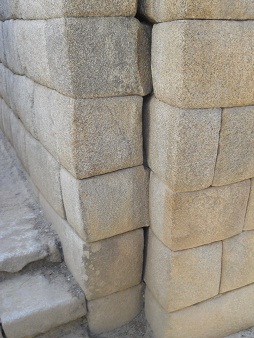 Puerta con enmarcamiento doble, primer plano
                    03