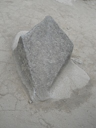 Machu Picchu: La "cruz del sur" en la
                    plaza central 04, primer plano 02