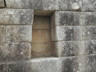 Machu Picchu, cuarto de meditaci�n: nicho
                    central