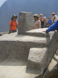 Machu Picchu: la piedra del reloj solar 06