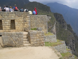 Machu Picchu, plazuela del reloj solar:
                        muro externo de la casita 03