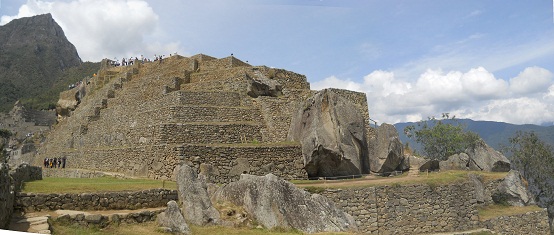 Machu Picchu: el pir�mide solar de atr�s en el
                    sol, foto panor�mica