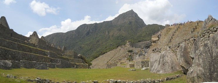 Machu Picchu: plaza central con monta�as, foto
                    panor�mica