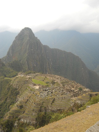 Vista a Machu Picchu con el
mirador Huaynapicchu Vista a Machu Picchu con el mirador
Huaynapicchu