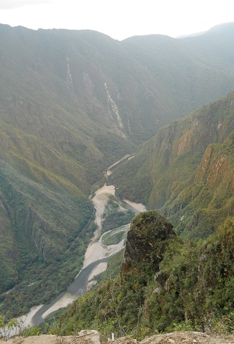 Camino al puente Inca, vista
al valle Urubamba, foto panorámica Camino al puente Inca, vista al valle Urubamba,
foto panorámica