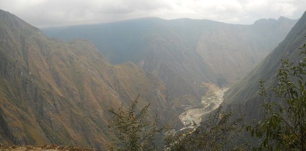 Camino al puente Inca, valle
Urubamba, foto panorámica Camino al puente Inca, valle Urubamba, foto
panorámica