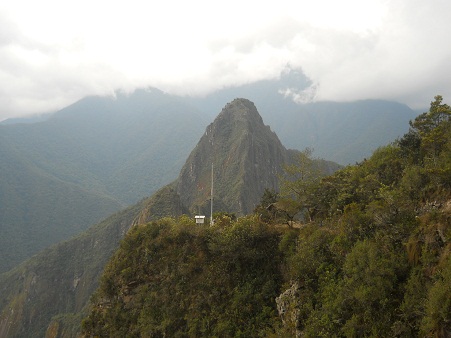 Mirador Huaynapicchu con antena meteorol�gica
                    SENAMHI