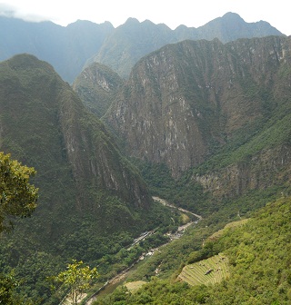 Camino al mirador Huaynapicchu, vista al valle
                    Urubamba con terrazas, foto panor�mica