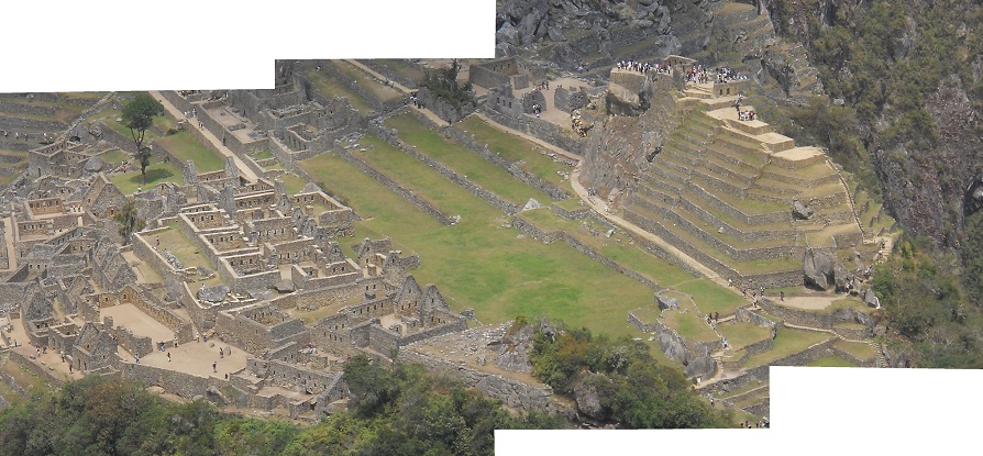 Pueblito Huaynapicchu, vista del sector central
                    de Machu Picchu primer plano